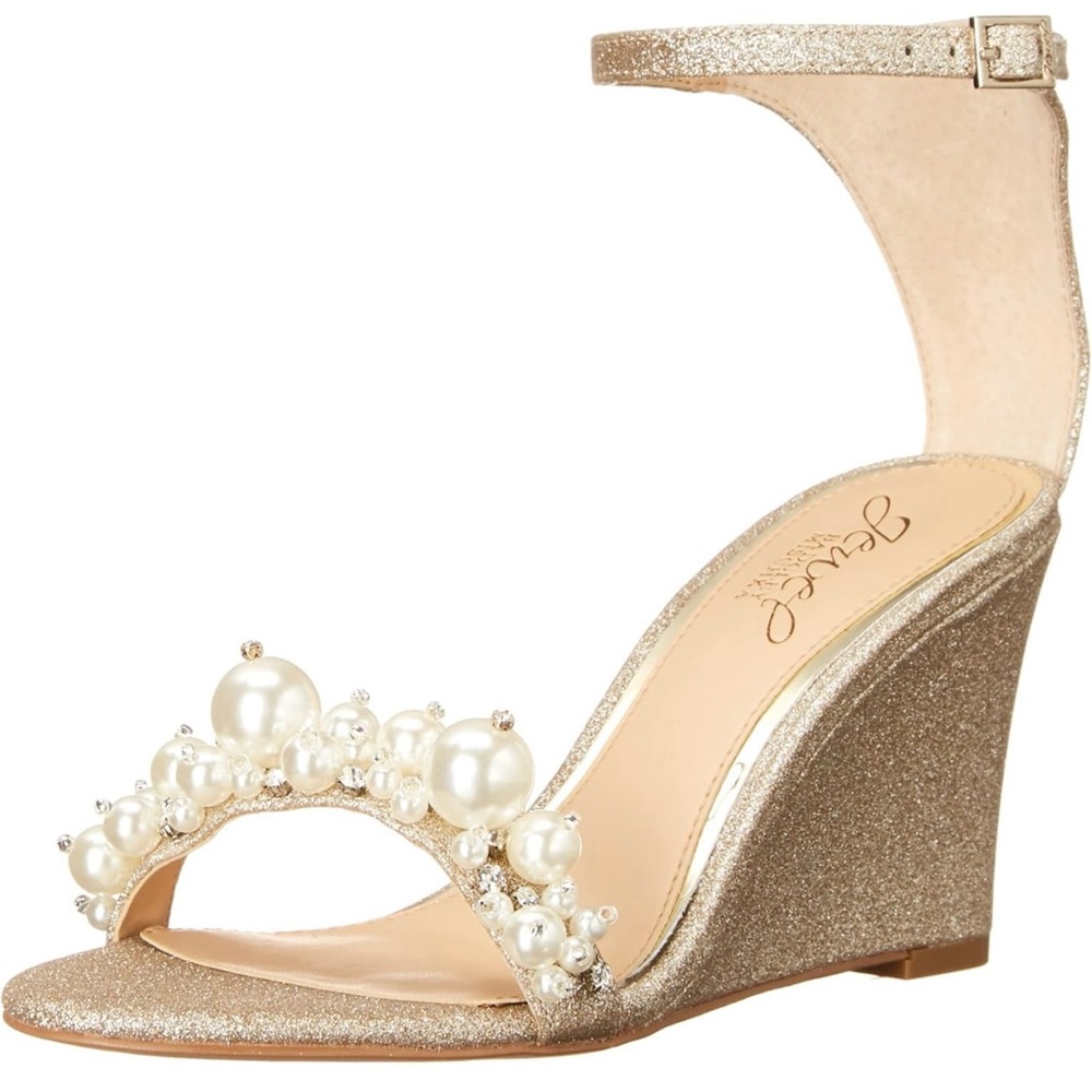 Badgley Mischka Women's Laurence Wedge Sandal size 8.5 gold extra pearls.